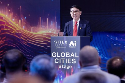 Tony Yu, President & CEO of H3C, delivered a keynote speech at H3C NAVIGATE Global Summit 2025 Tony Yu, President & CEO of H3C, delivered a keynote speech at H3C NAVIGATE Global Summit 2025