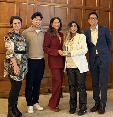 L-R: Vicky Papuga, Rights-of-Way Pollinator Habitat Coordinator, Canadian Wildlife Federation; Jack Tran, Advertising & Sponsorship Advisor, 407 ETR; Christina Basil, Vice President, Communications & Government Relations, 407 ETR; Avinita Bains, Corporate Communications Advisor, 407 ETR and Chris Lee, President, International Association of Business Communicators Toronto Chapter (IABC/Toronto) at the 40th Annual IABC/Toronto OVATION Awards on May 8, 2025. (CNW Group/407 ETR Concession Company Limited)