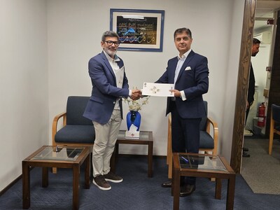 Belal Faruki, CEO of MindHYVE.ai™, and Dr. Rizwan Uppal, Founder & CEO of IDC, sign a strategic MoU to deploy AGI-powered diagnostic agents across Pakistan—marking a major leap in AI-driven, ethical, and intelligent healthcare.