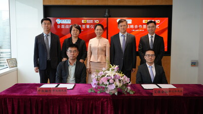 Ms. Dandan Zhang, Chairlady and Founder of CAC Fintech (back, third left); Dr. Wenchao Li, Chief Technology Officer of CAC Fintech (front, left); Dr. Jerry Tse, CEO of Eddid Financial (back, second right); Mr. Thomas Yu, Head of Investment Banking at Eddid Financial (back, first right); Mr. Abe Tsui, Co-Head of Global Capital Markets at Eddid Financial (front right); and the team.