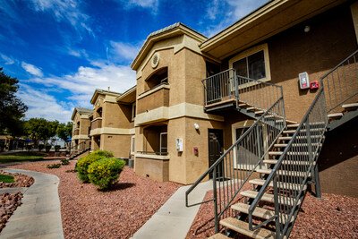 Exterior view of The Pearl at St. Rose Apartments in Las Vegas