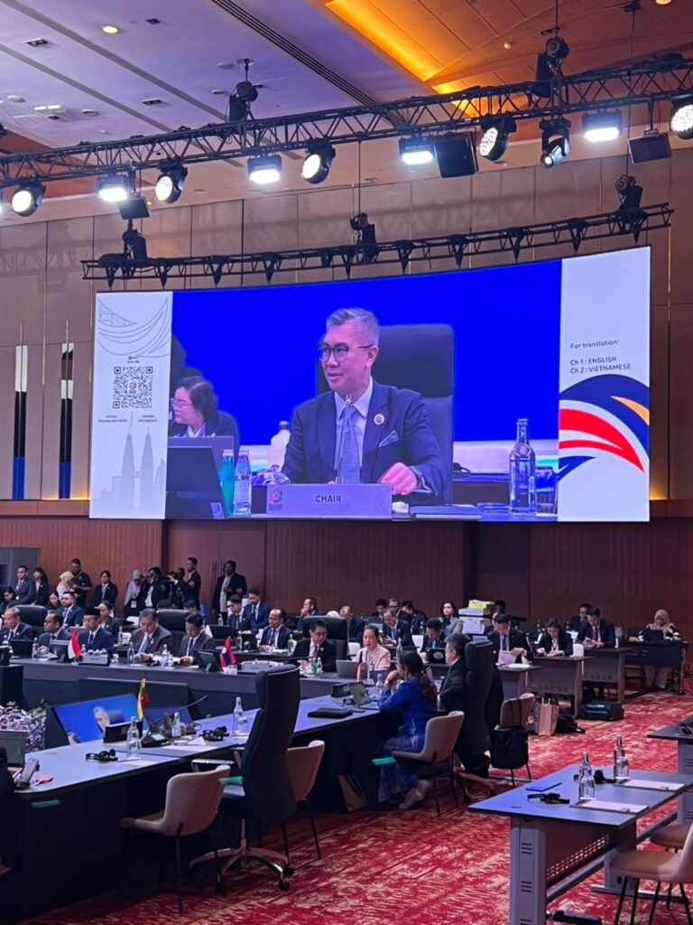 0437487c-39bb-4799-9e84-2a9a5d2f8a84-768×1024-1