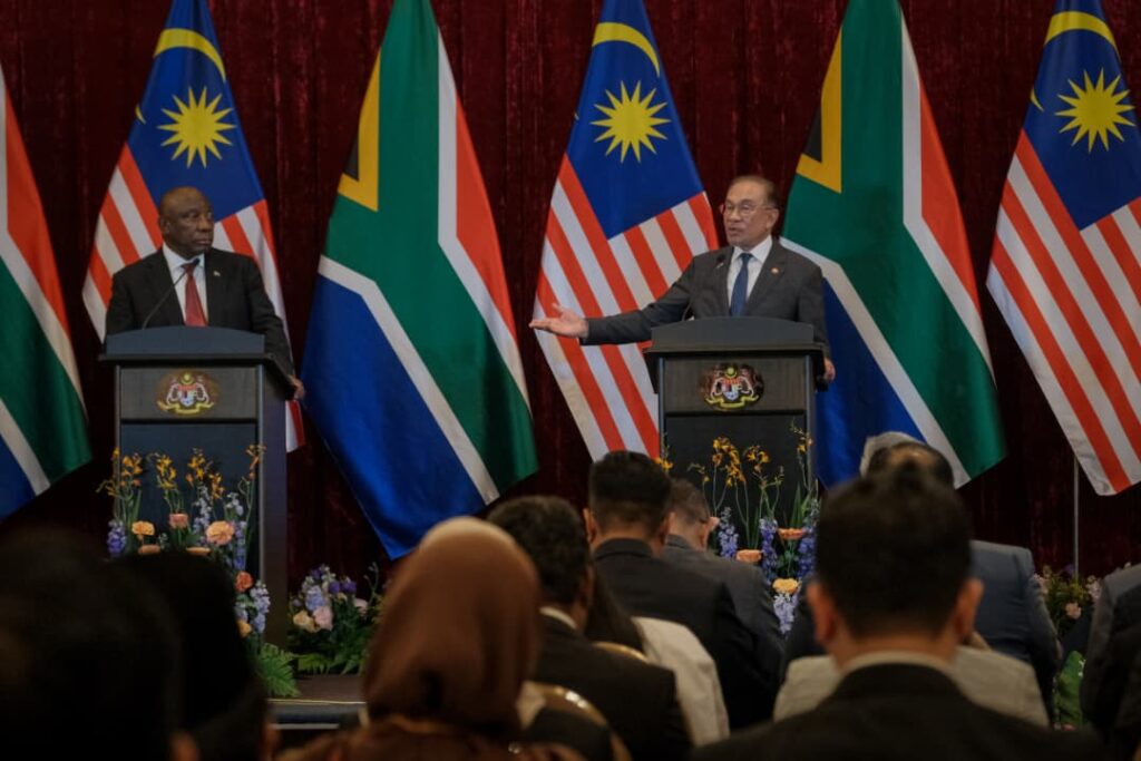 Anwar-bercakap-pada-sidang-akhbar-bersama-Ramaphosa-di-Kompleks-Seri-Perdana-di-Putrajaya-hari-ini-Foto-oleh-FAIZ-ALIF-ZUBIR-1024×683-1