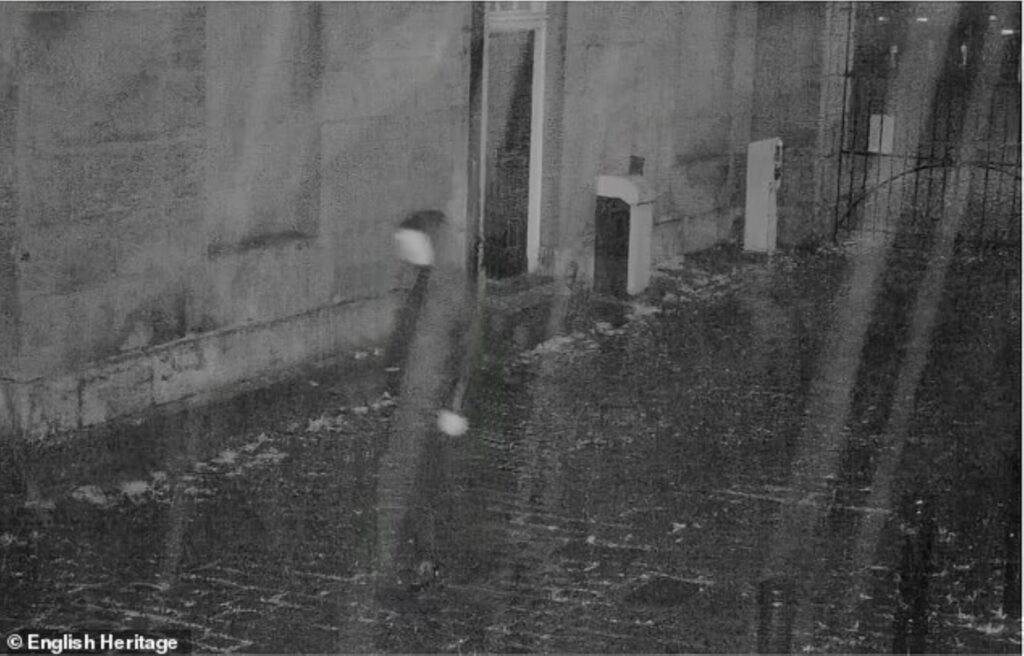 Geli-Hantu-1024×656-1