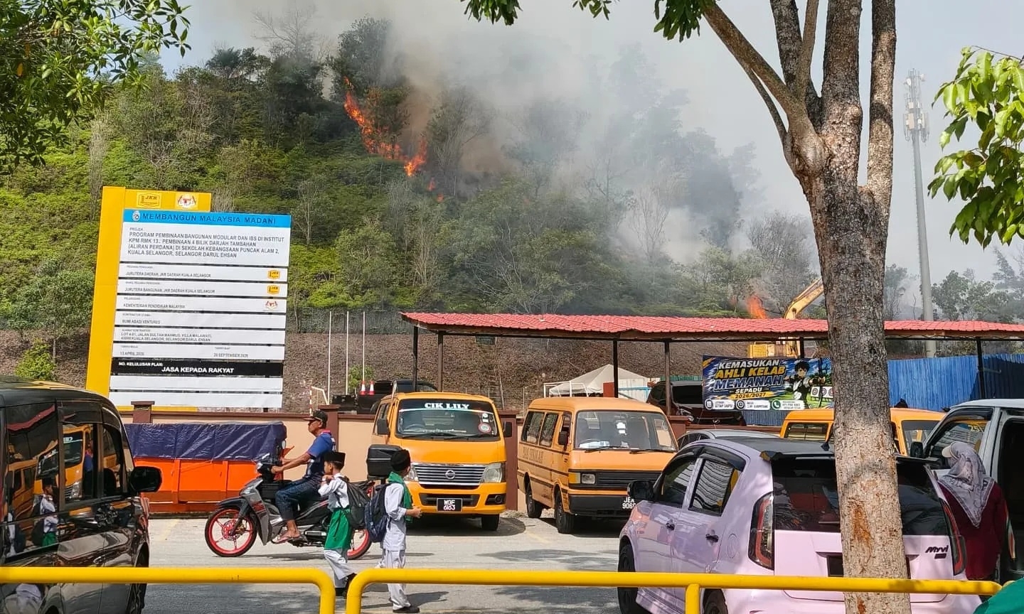 Kebakaran hutan SK Puncak Alam 2